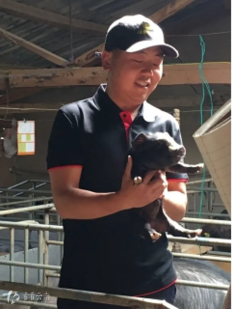 袁兵抱猪