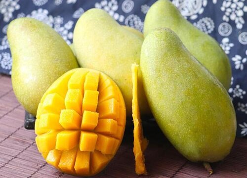 芒果不能跟什么水果一起吃 芒果和什么食物一起吃相克