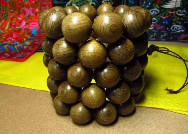 金丝楠木手串怎么盘玩和保养（正宗金丝楠木手串贵吗）